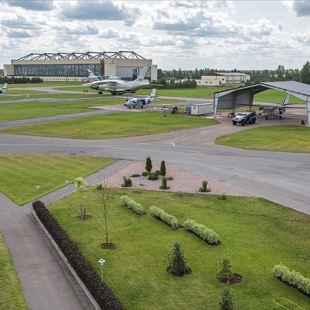 Aircraft maintenance hangar